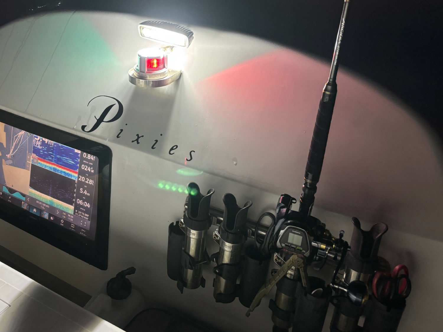 乗船艇の装備2　LEDライト　連ロッドホルダー